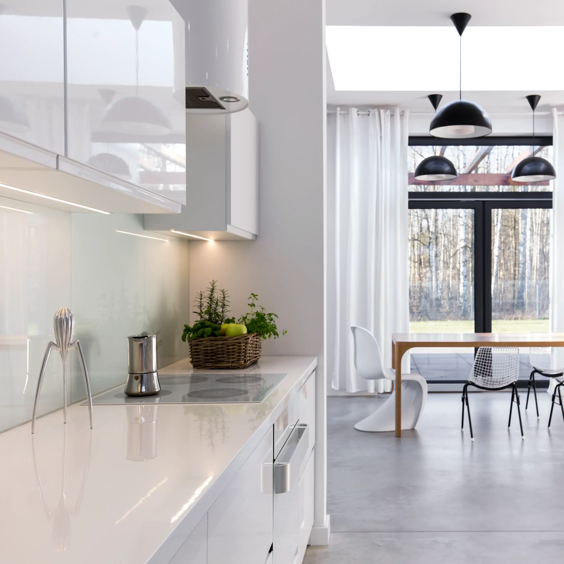 Espacios de cocina abiertos y multifuncionales: diseño inteligente para la vida contemporánea