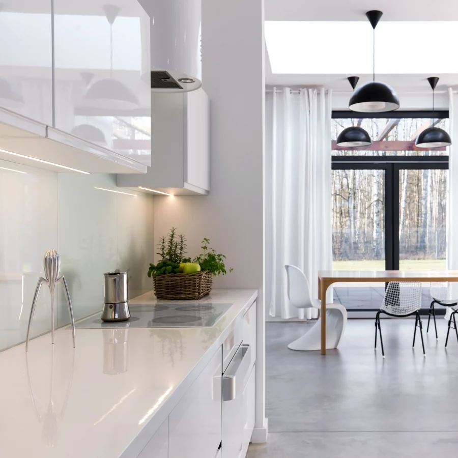 Espacios de cocina abiertos y multifuncionales: diseño inteligente para la vida contemporánea