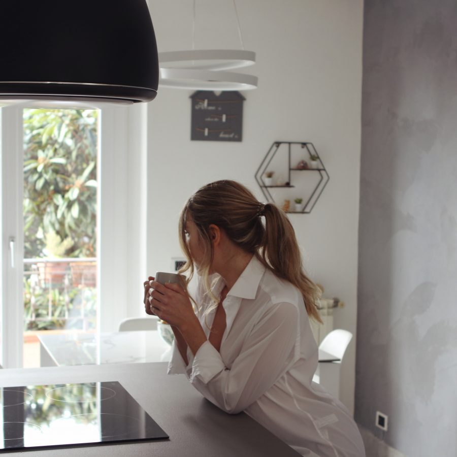 Cocinas para apartamentos de verano: diseño práctico sin renunciar al estilo
